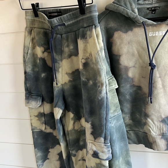 Guess 2Pc Athletic - Picture 3 of 12